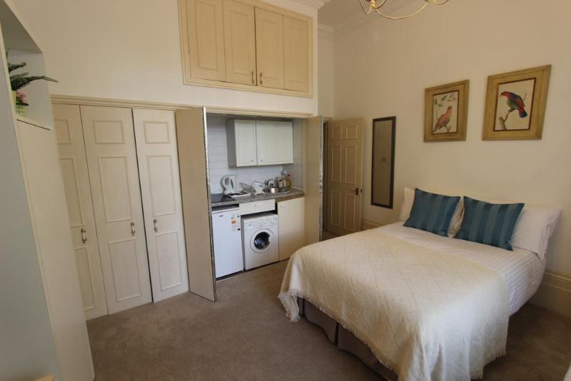 Hotel In Serviced Queensway 3*