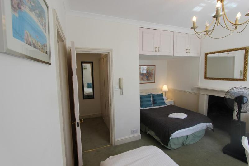 In Serviced Queensway 3*